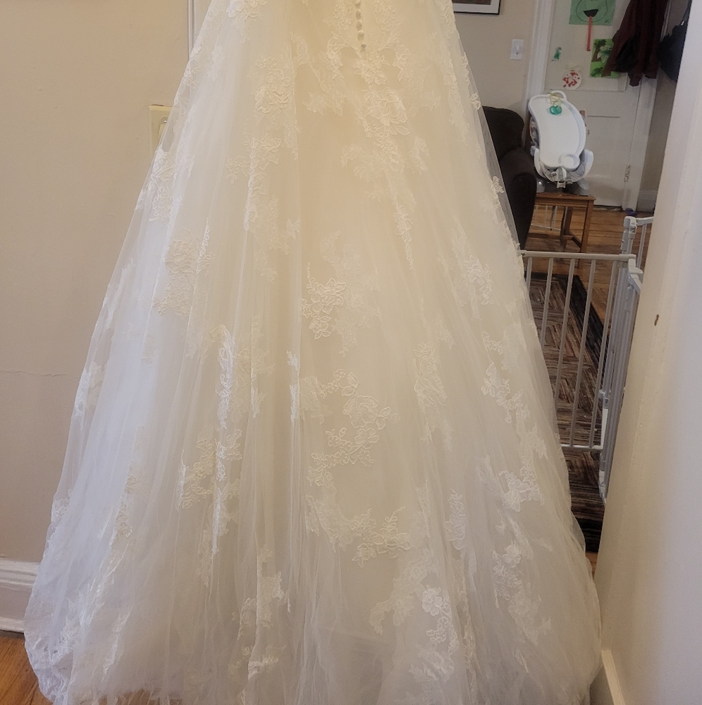 NEW! Enzoani strapless wedding dress - Picture 3 of 10